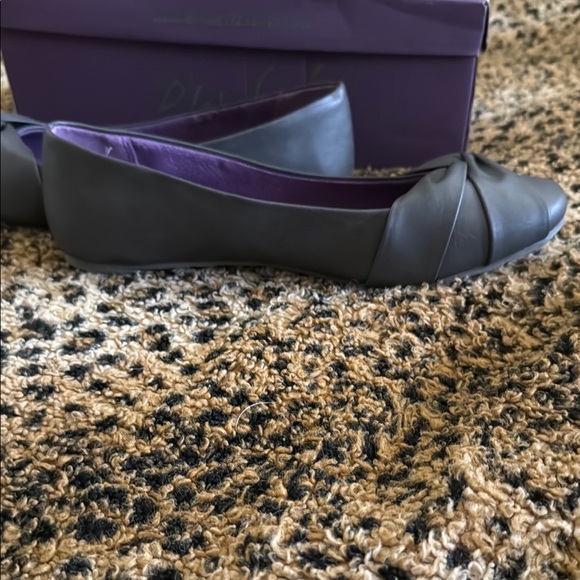 NEW in Box Blowfish Malibu Dark Gray Ballet Flats with Decorative Bow si… - Picture 5 of 8
